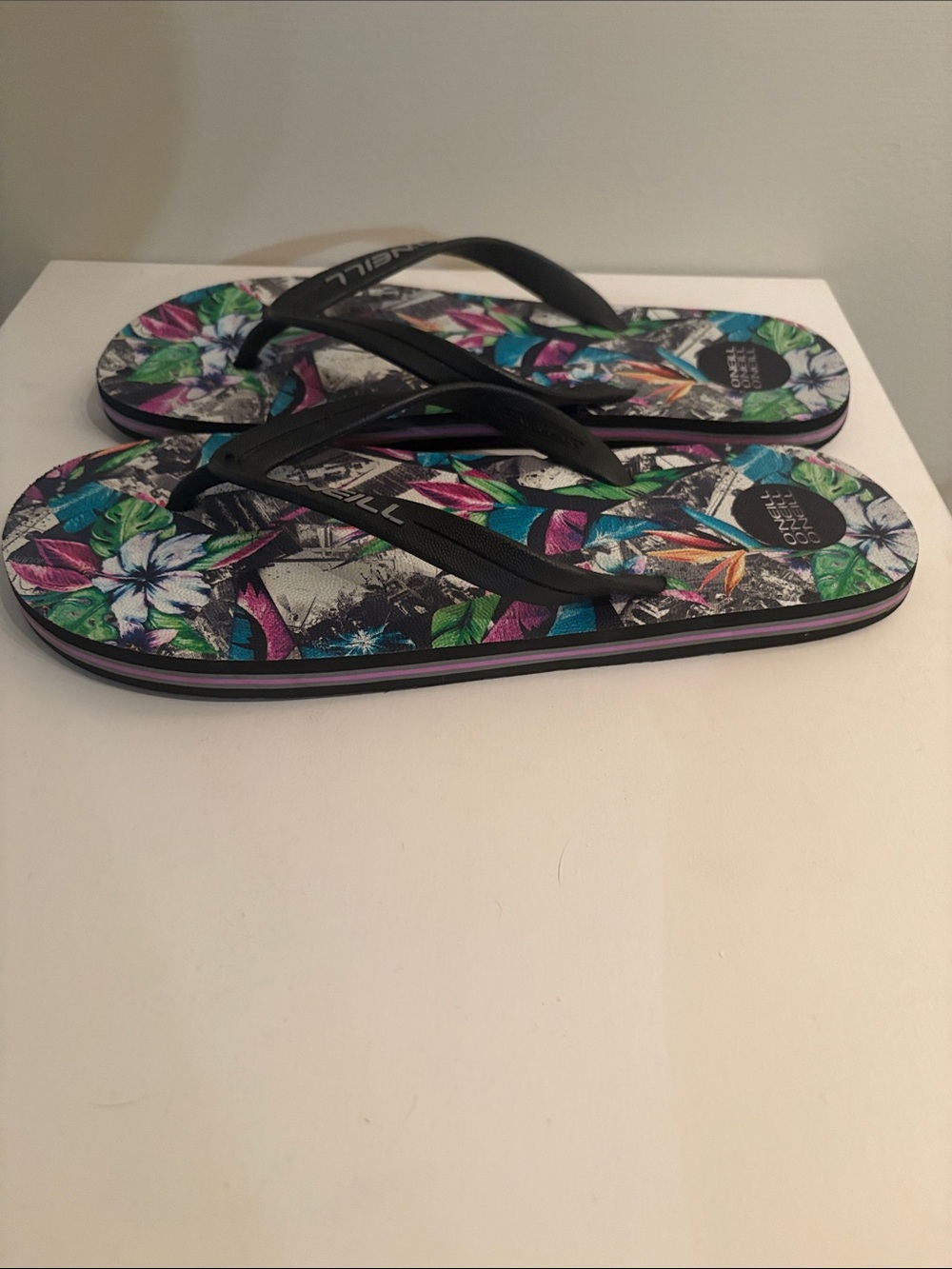 O'Neill Black-Strap Flip Flops with Multicolor Tropical Print - Picture 5 of 8